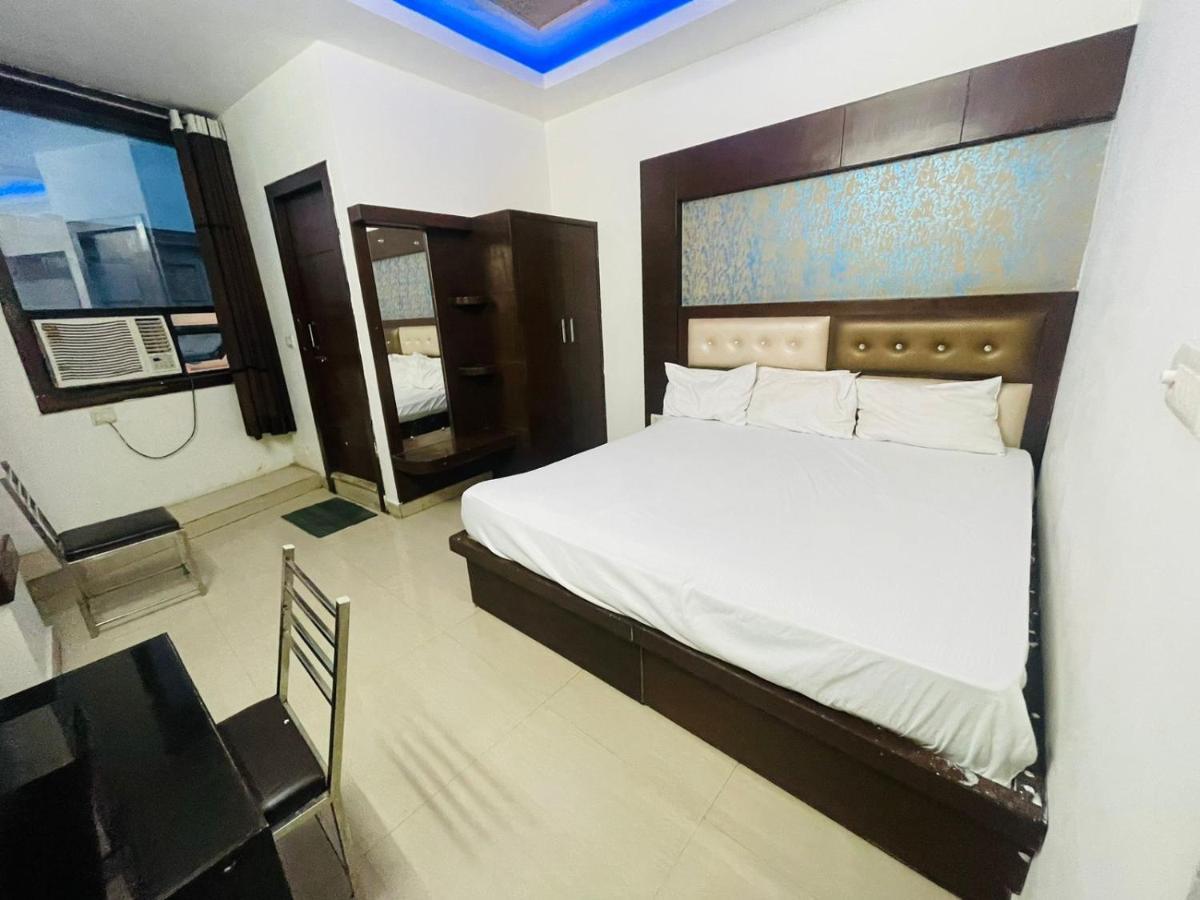 Blue Rose International, Family Hotel Agra  Exterior photo